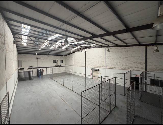 1,334M² WAREHOUSE TO LET IN HALFWAY HOUSE